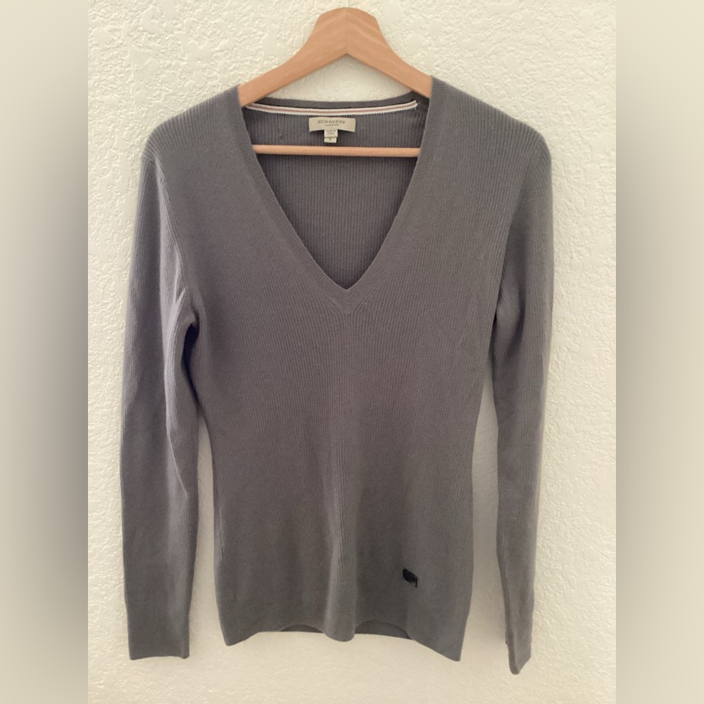 Burberry gray v neck ribbed cashmere sweater
